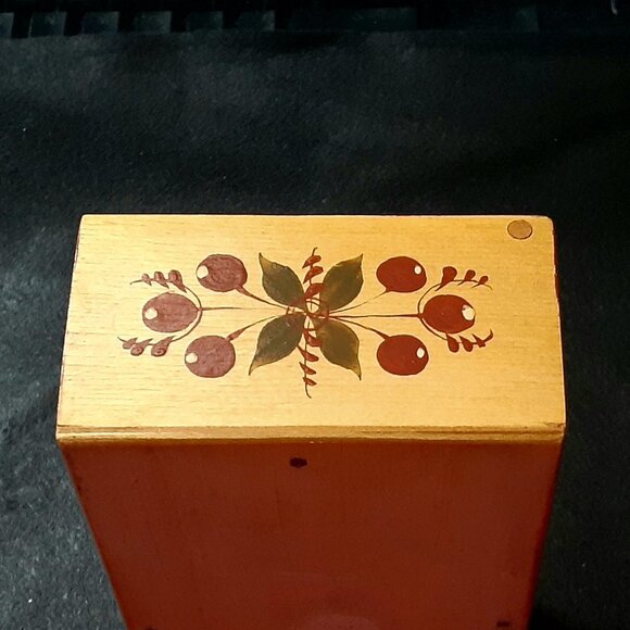 Vintage!! Hand Painted Wooden Trinket Box with Lid - Lid on with Wood Dowels. - Picture 3 of 11